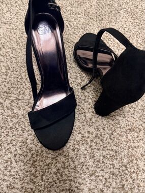 Chelsea Moreland Black Suede Open-Toe Ankle Strap Heels